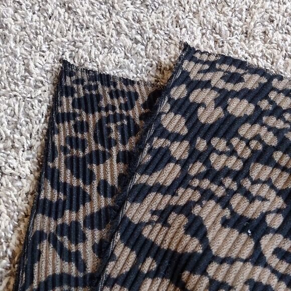 Anna & Ava Women's Leopard Print Brown Wrap Around Plush Scarf OS - Picture 7 of 9